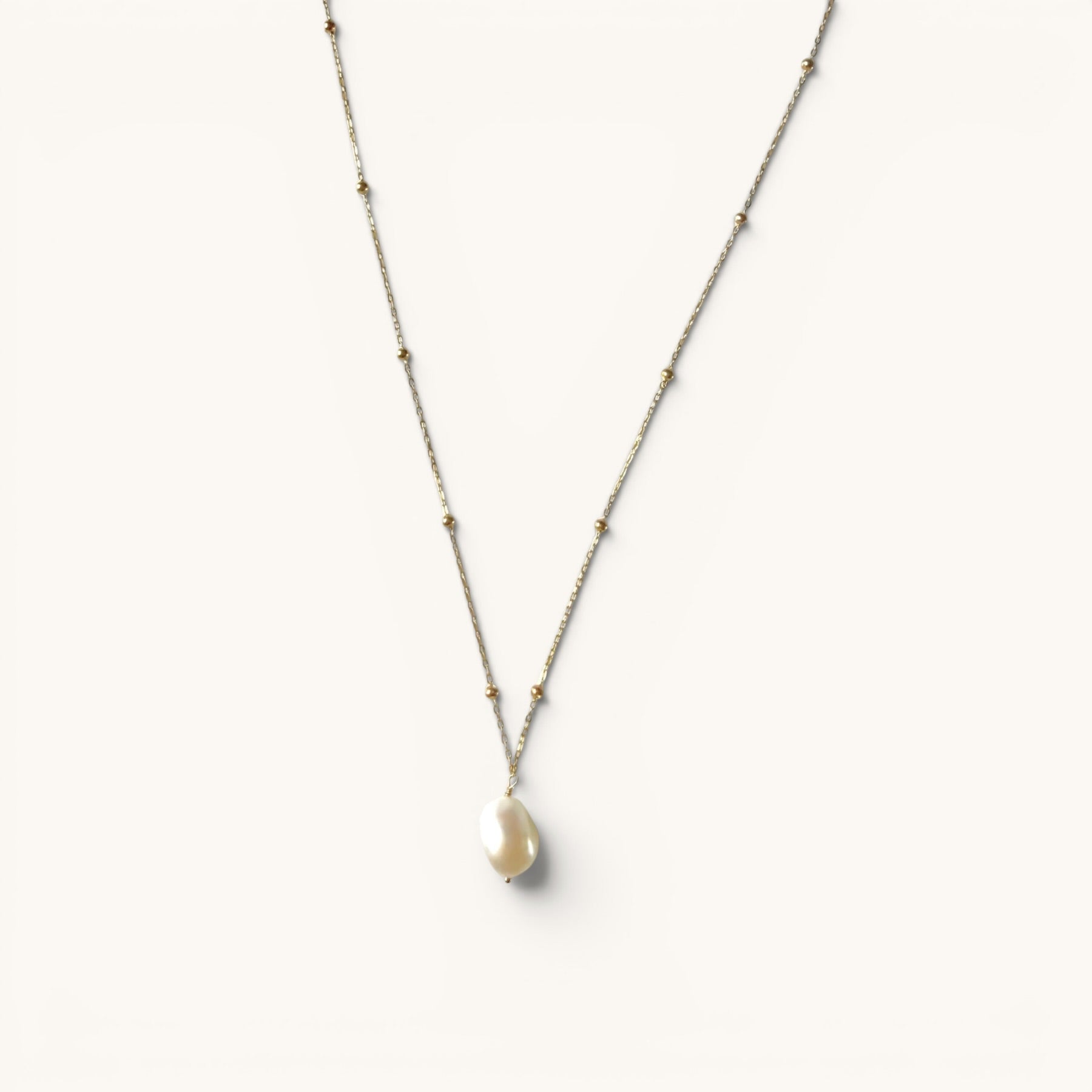 collier nacre et acier inoxydable