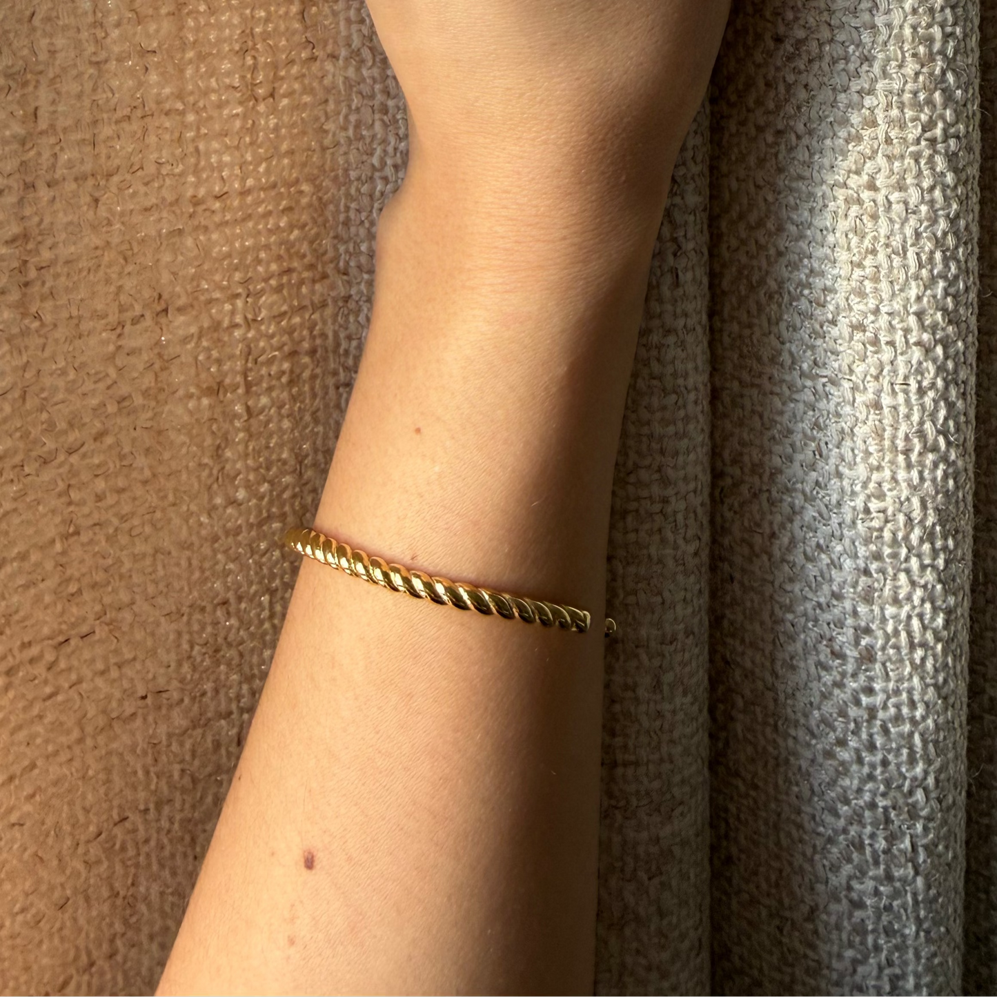 bracelet dora jonc situation