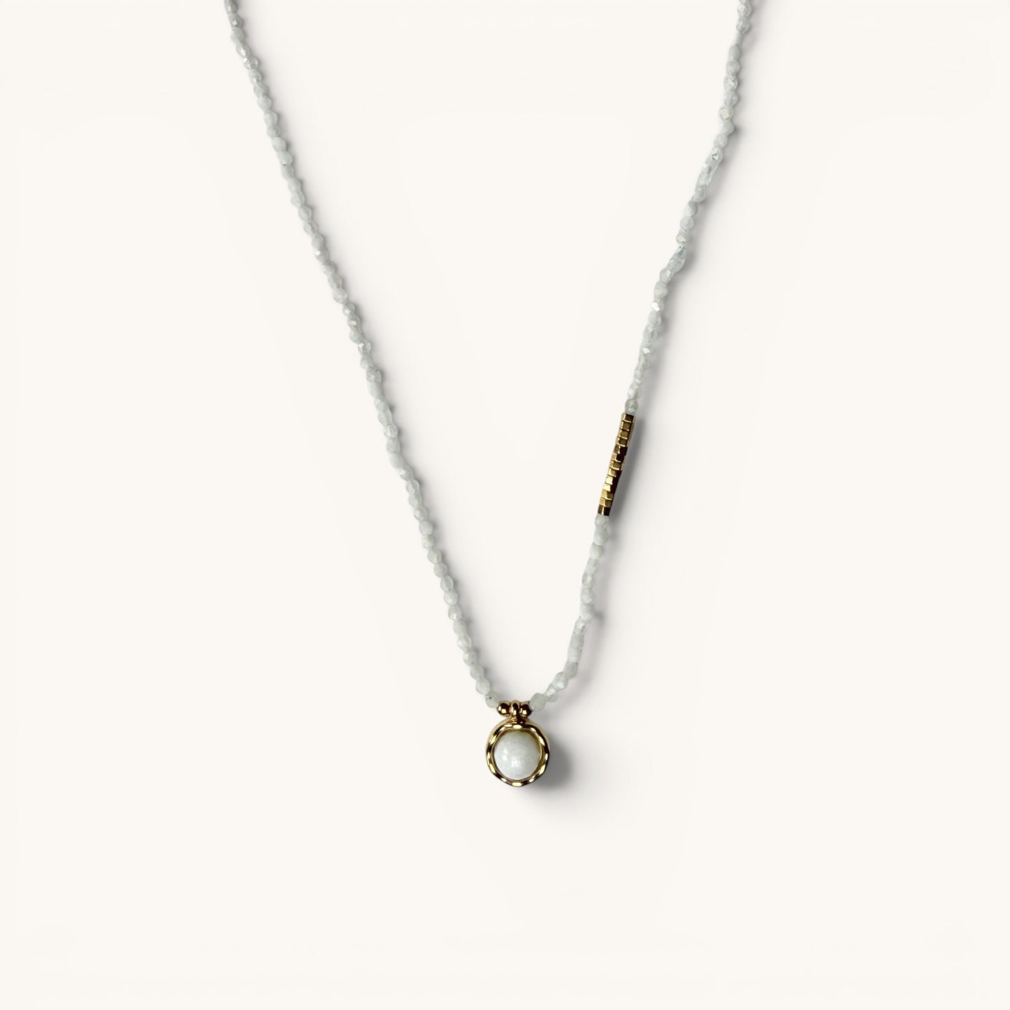 collier aube blanc