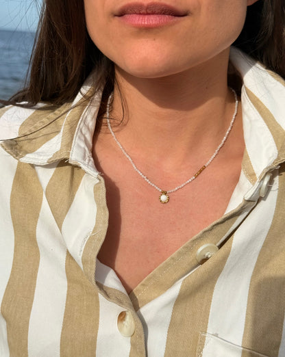collier blanc aube
