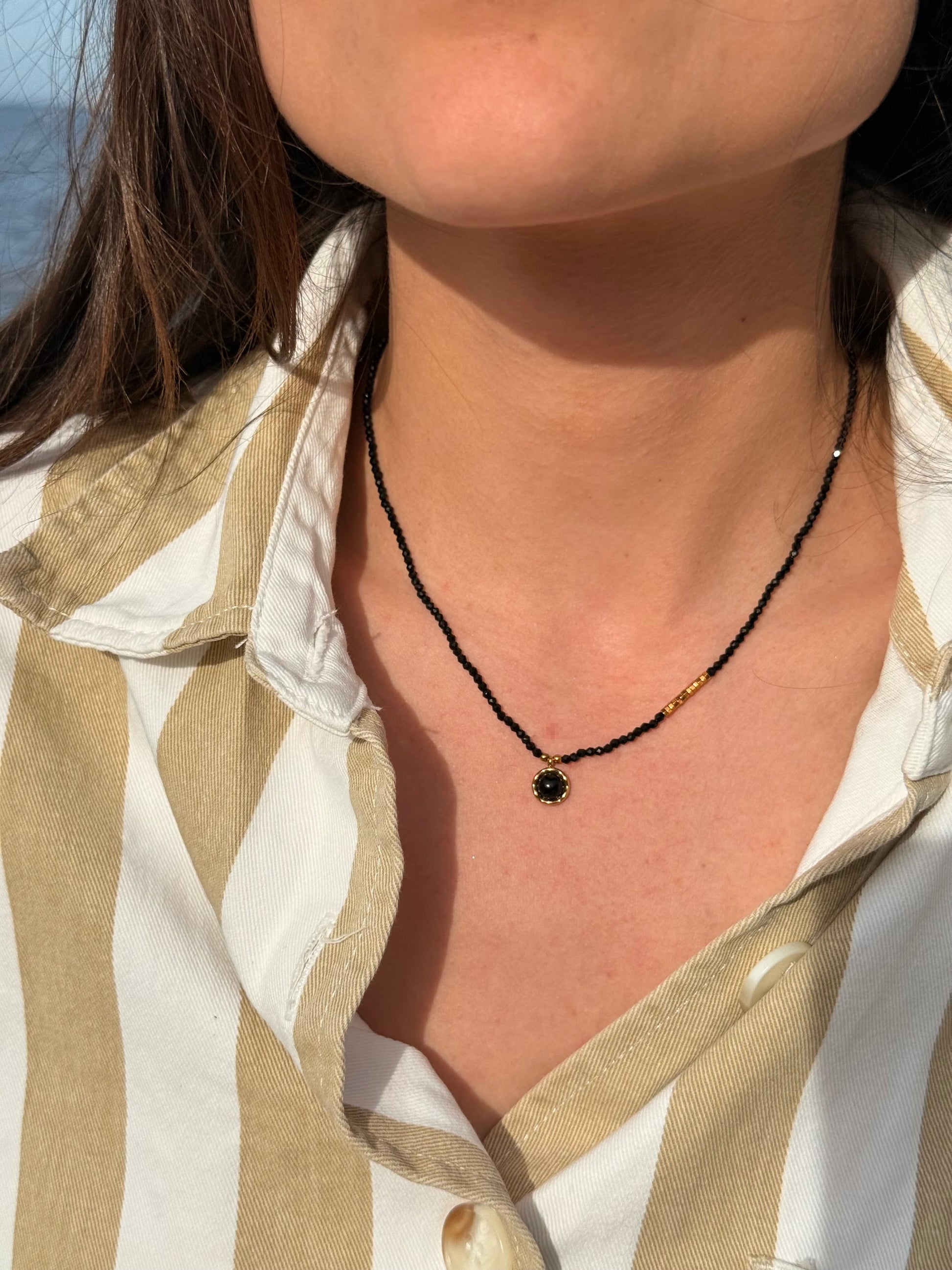 collier noir aube